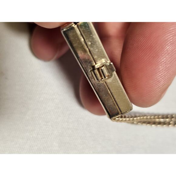 Cameo Four Picture Gold Tone Decorative Locket - Spring Loaded - Vintage - Picture 3 of 15